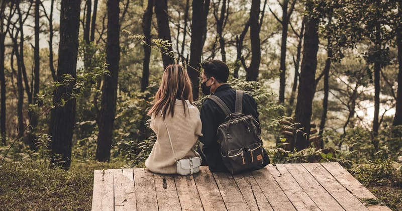 Choisir la destination : le piège du cliché romantique